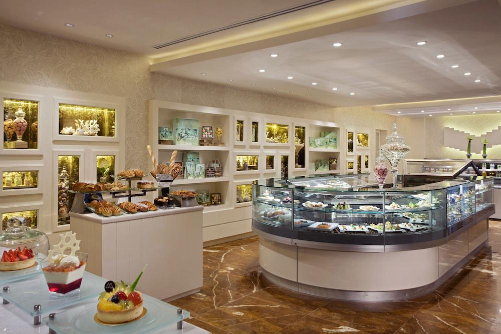 Hotel The Mulia 5*